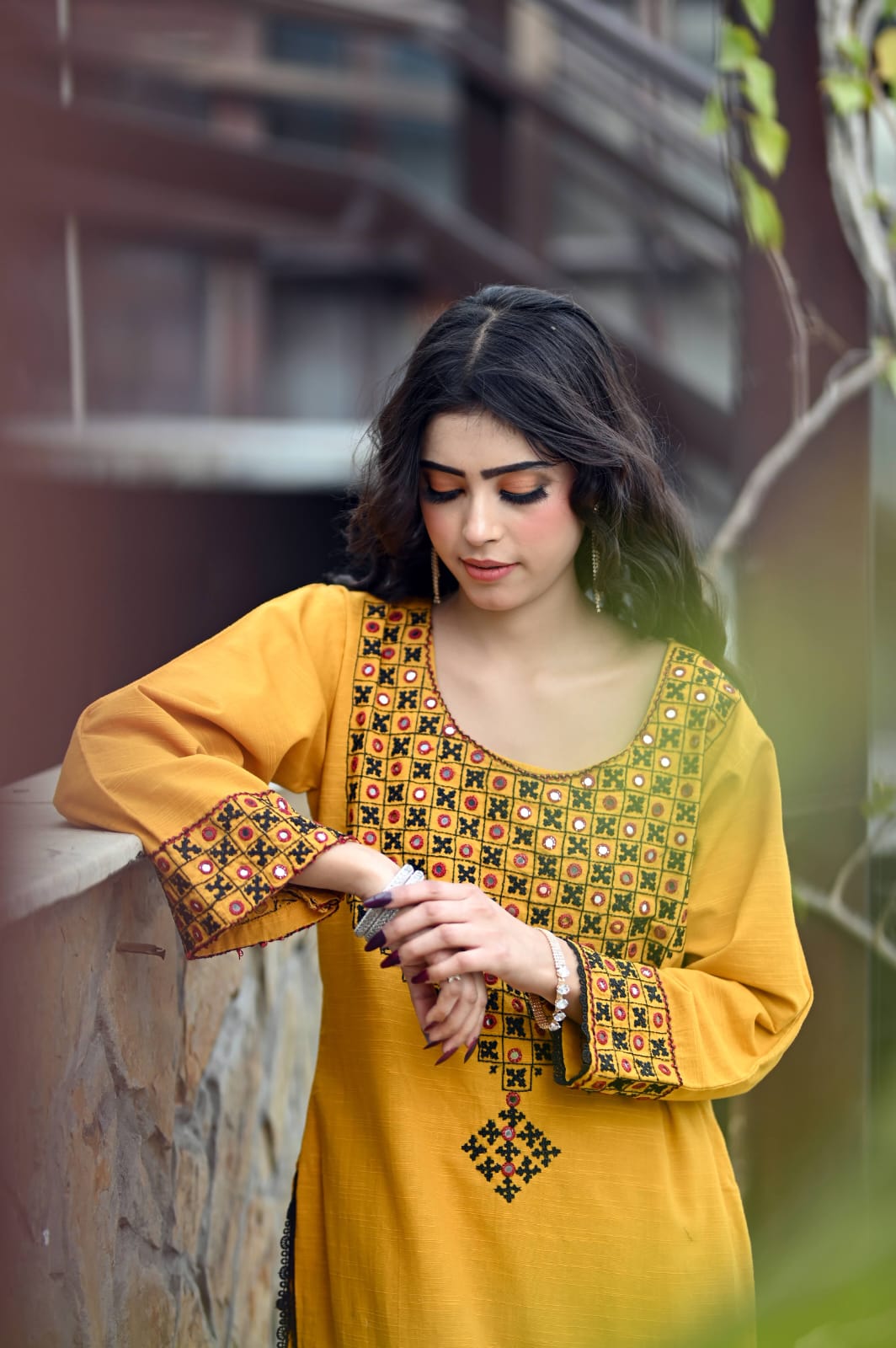 Mirror Khaddar Luxe – Handmade 2-Piece Suit