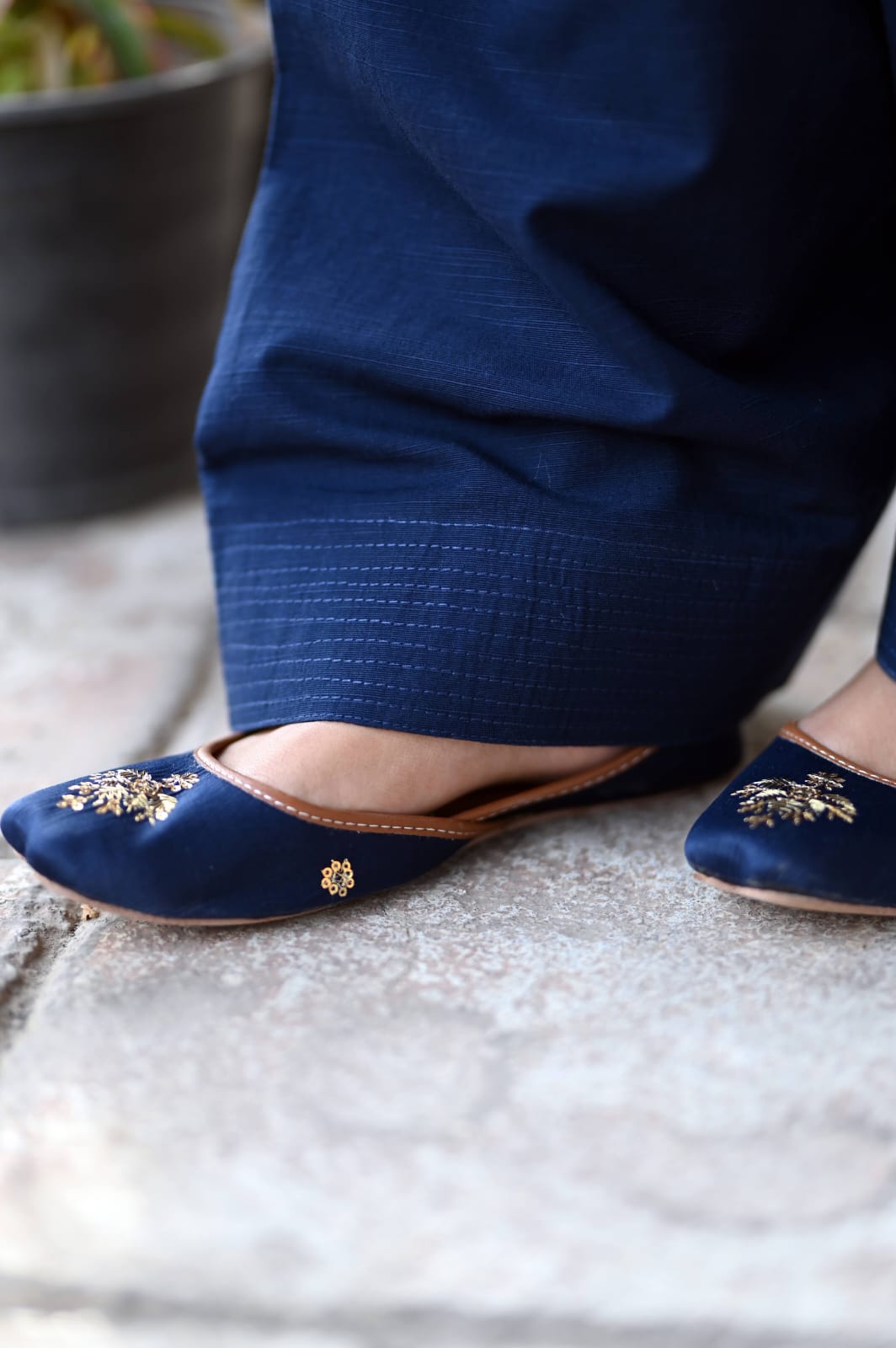 Handcrafted Khaddar Embroidery 2-Piece