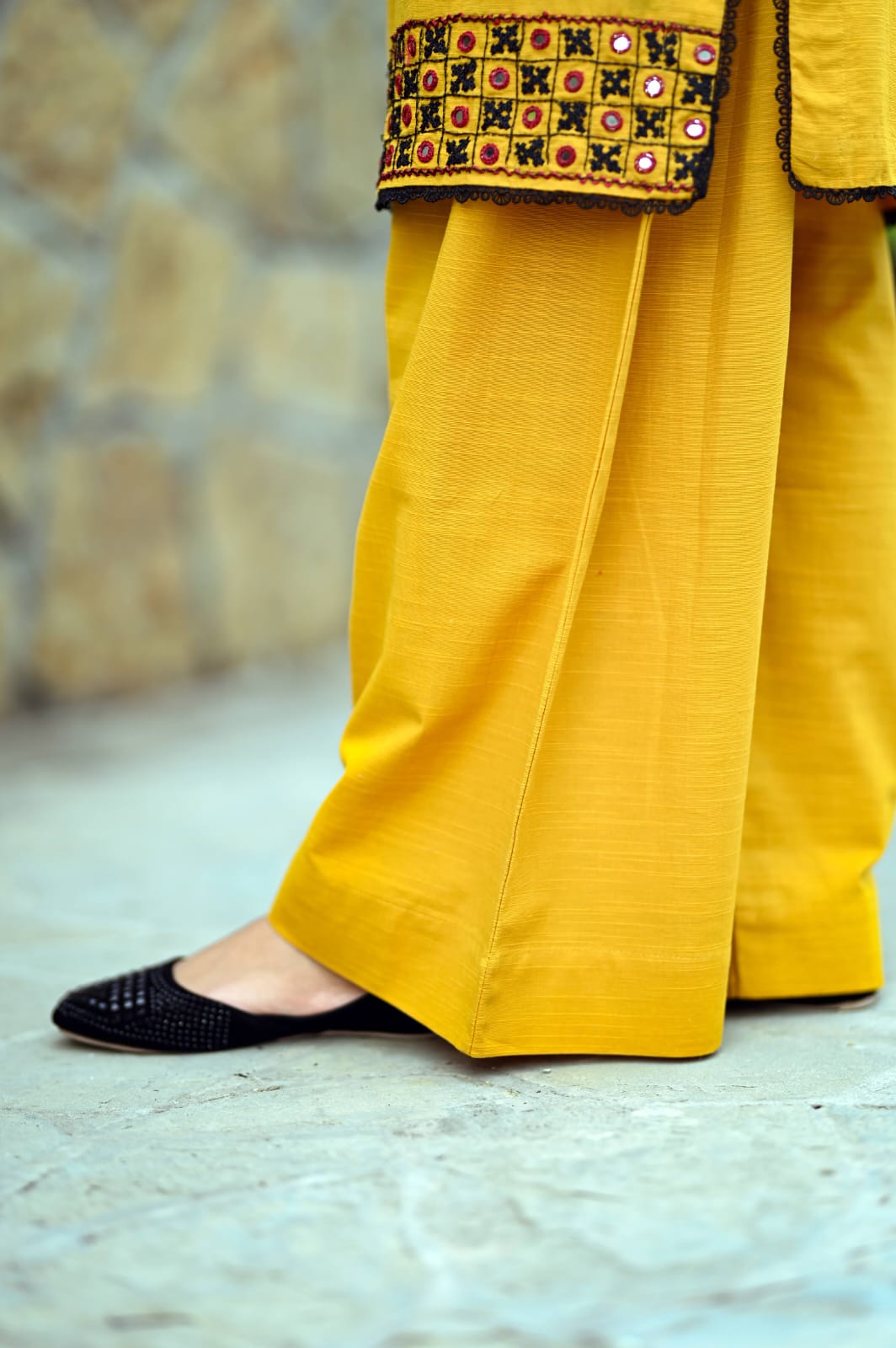 Mirror Khaddar Luxe – Handmade 2-Piece Suit