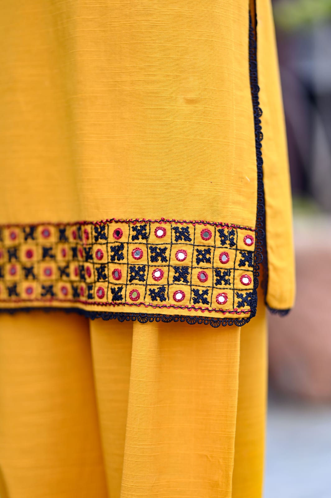 Mirror Khaddar Luxe – Handmade 2-Piece Suit