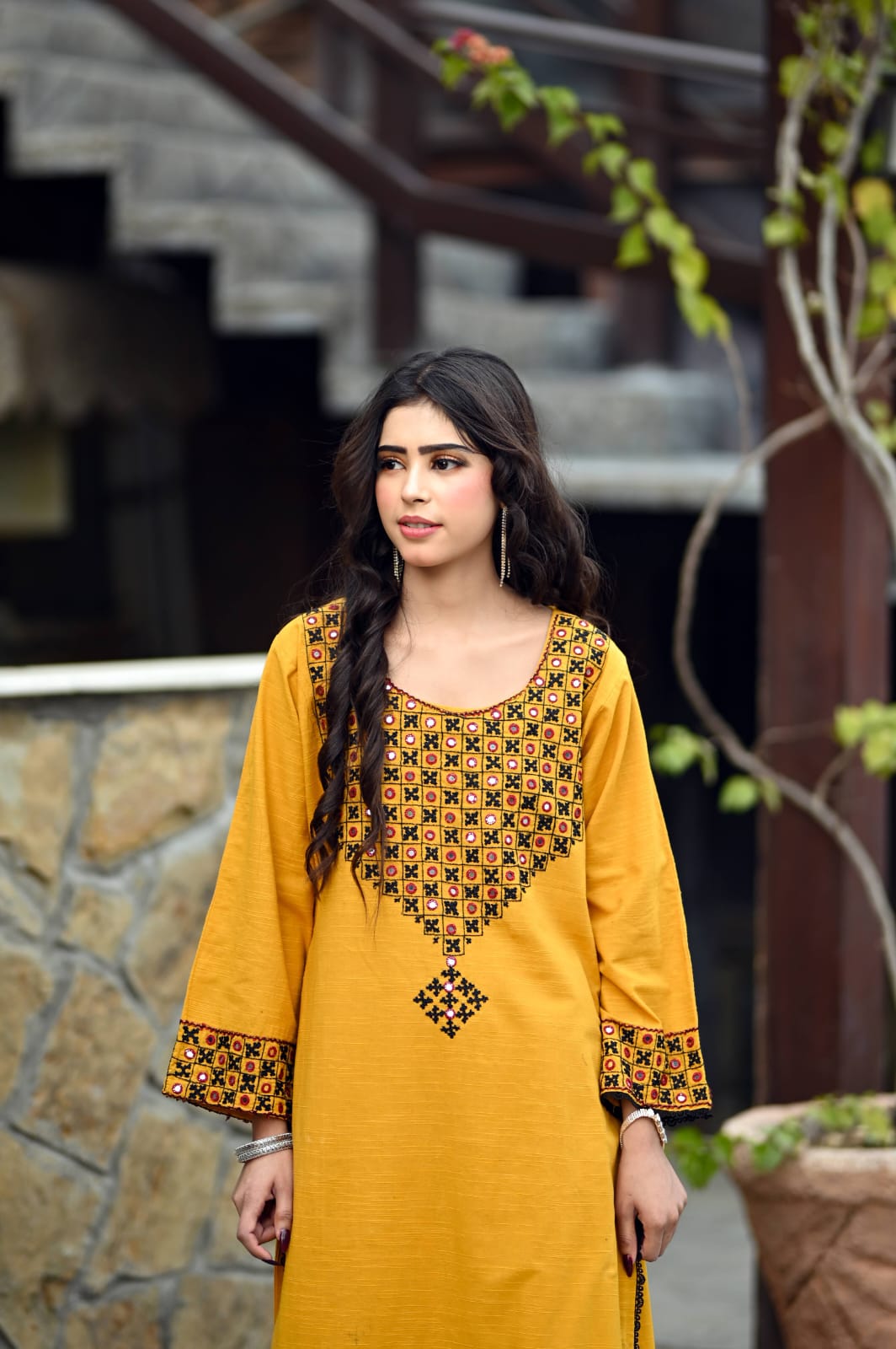 Mirror Khaddar Luxe – Handmade 2-Piece Suit